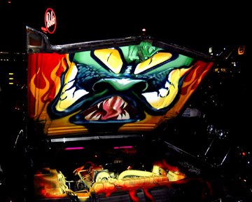 hood.jpg (54338 bytes)